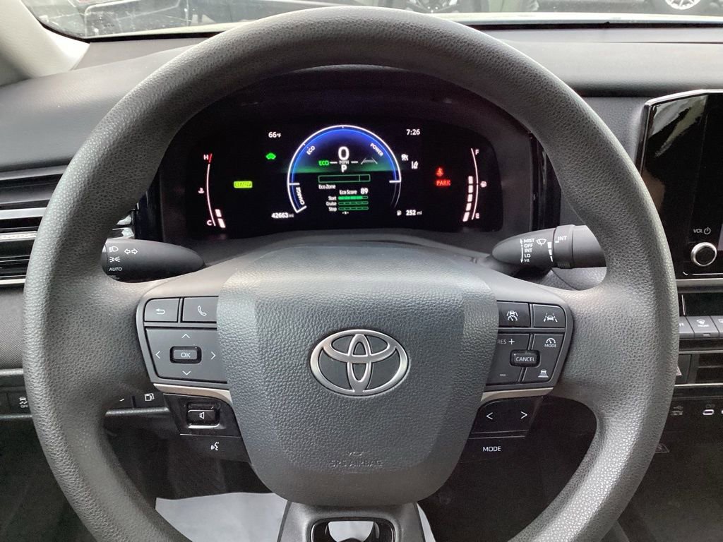 Used 2025 Toyota Camry SE FWD image 25