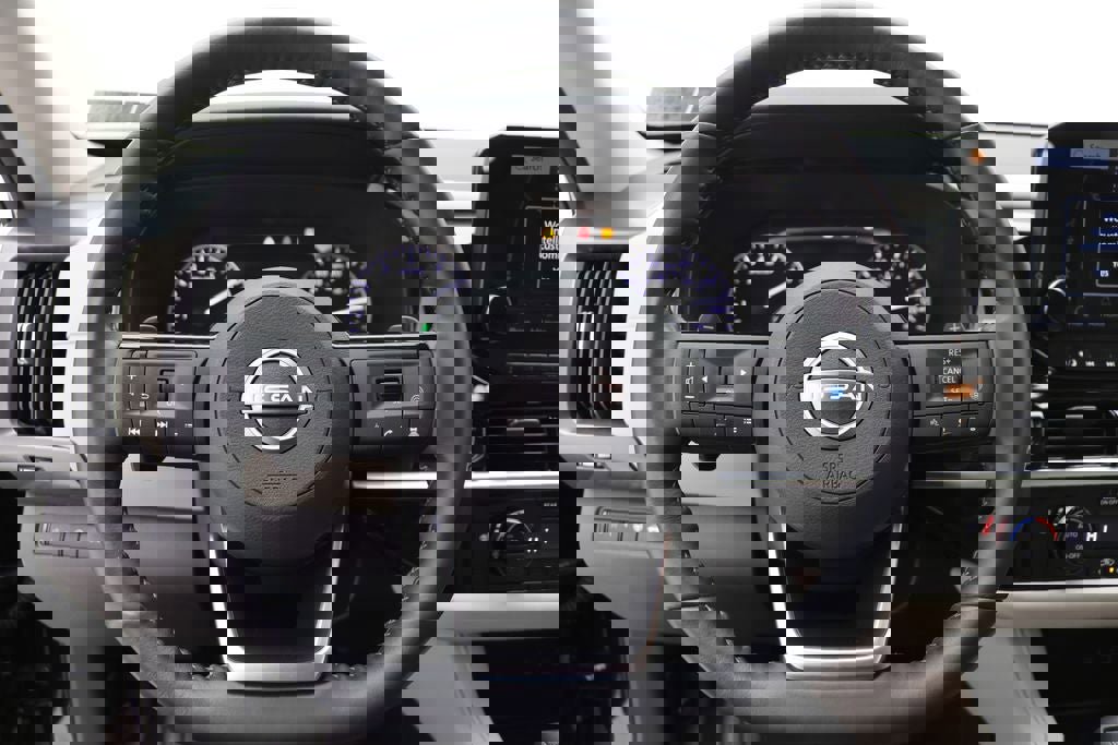 Used 2024 Nissan Pathfinder SL w/ Black Appearance Package image 16