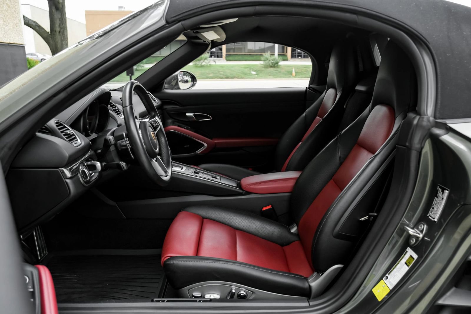 Used 2021 Porsche 718 Boxster S RWD image 3
