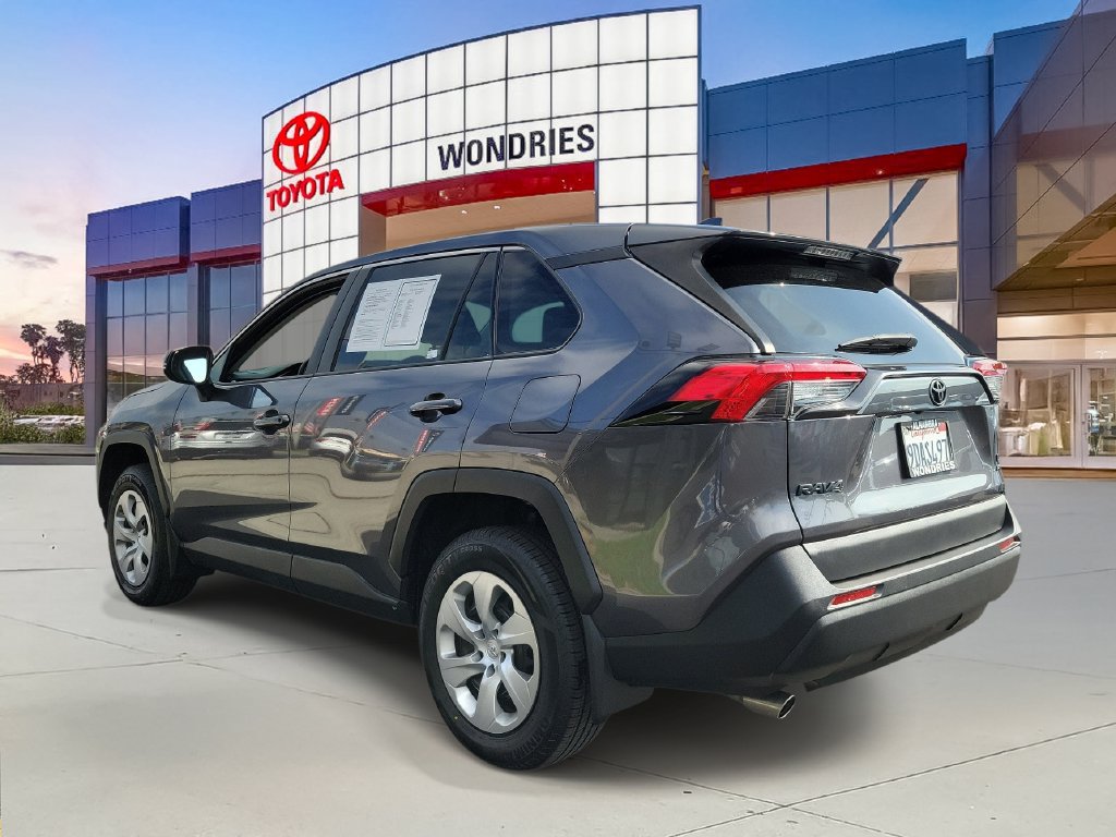 Used 2022 Toyota RAV4 LE AWD/4WD image 5