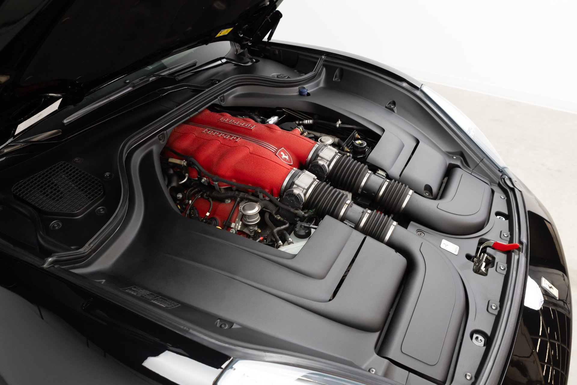 Used 2010 Ferrari California image 91