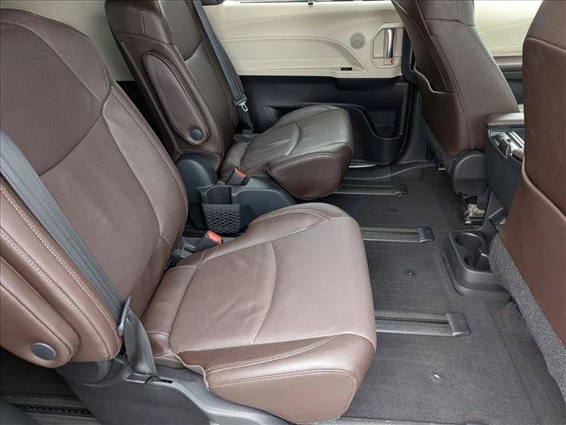 Used 2021 Toyota Sienna Platinum AWD/4WD image 23