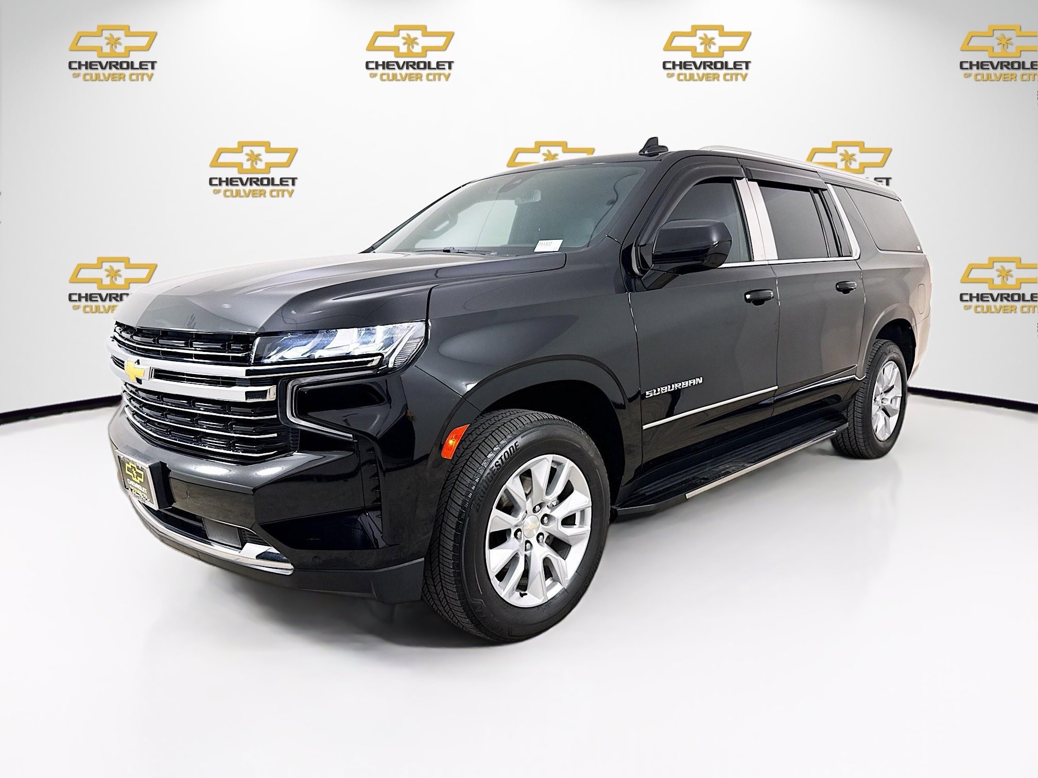 Used 2022 Chevrolet Suburban LT image 3