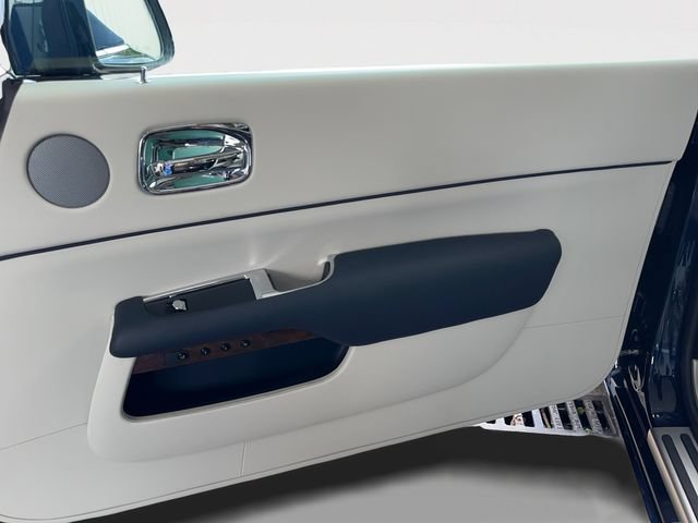 Used 2020 Rolls-Royce Dawn RWD image 21