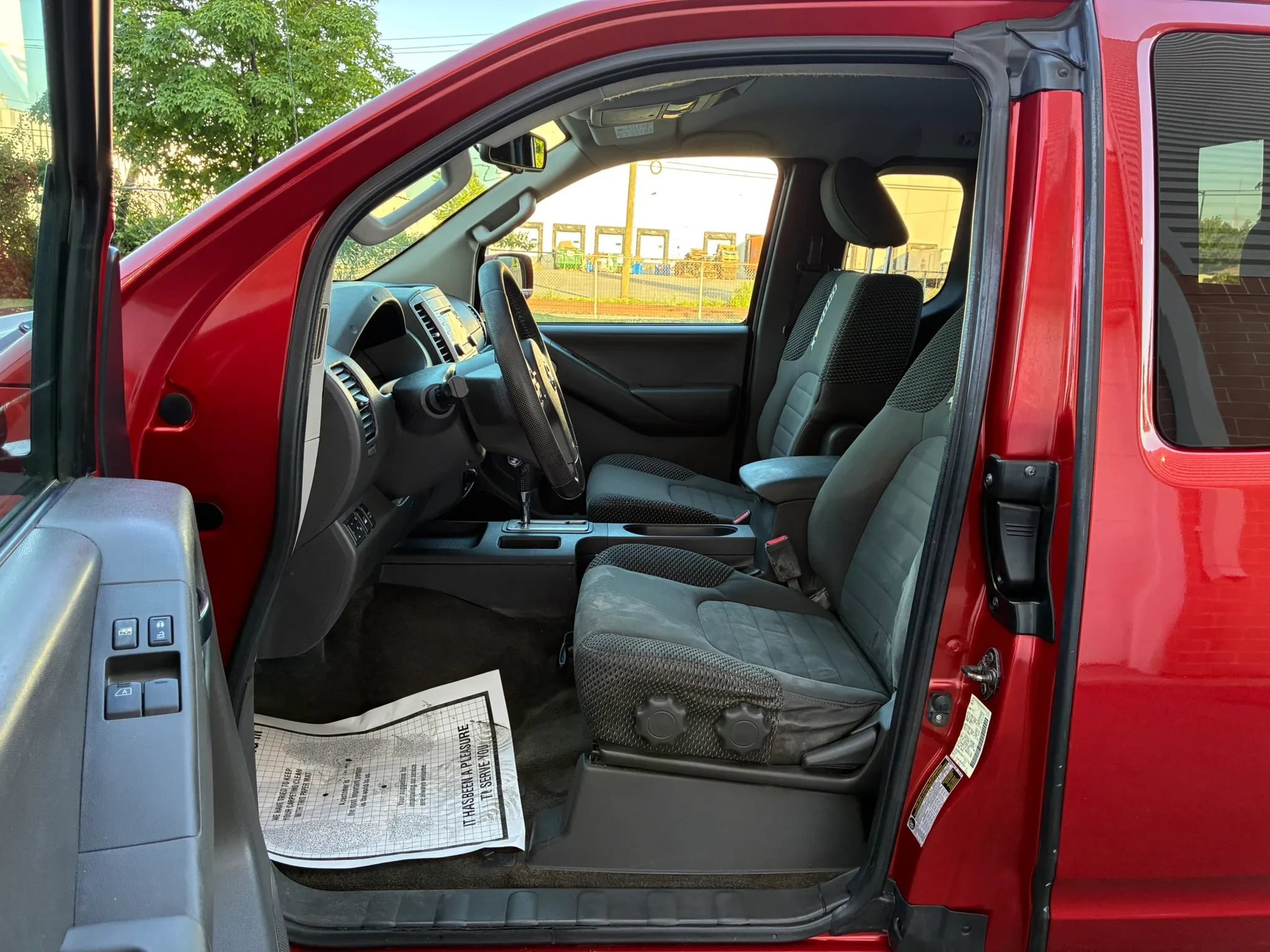 Used 2014 Nissan Frontier PRO-4X AWD/4WD image 8