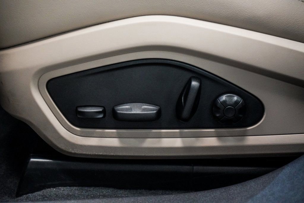 Used 2023 Porsche Taycan 4S w/ Premium Package image 19