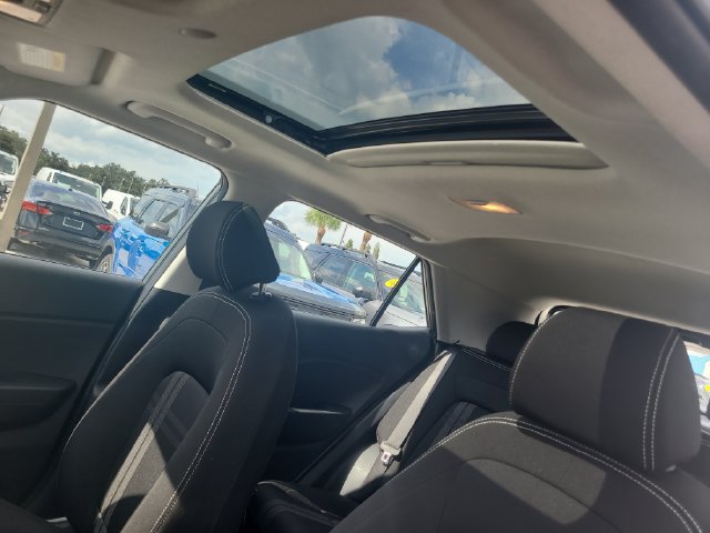 Used 2025 Hyundai Venue SEL FWD image 19