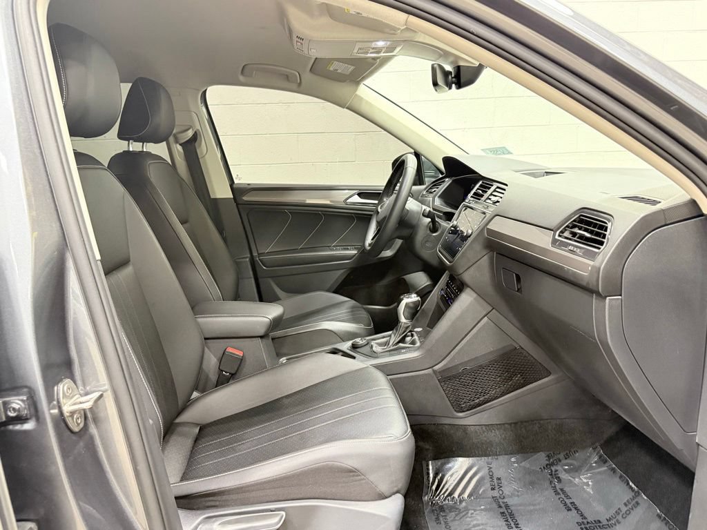 Used 2022 Volkswagen Tiguan SE AWD/4WD image 34