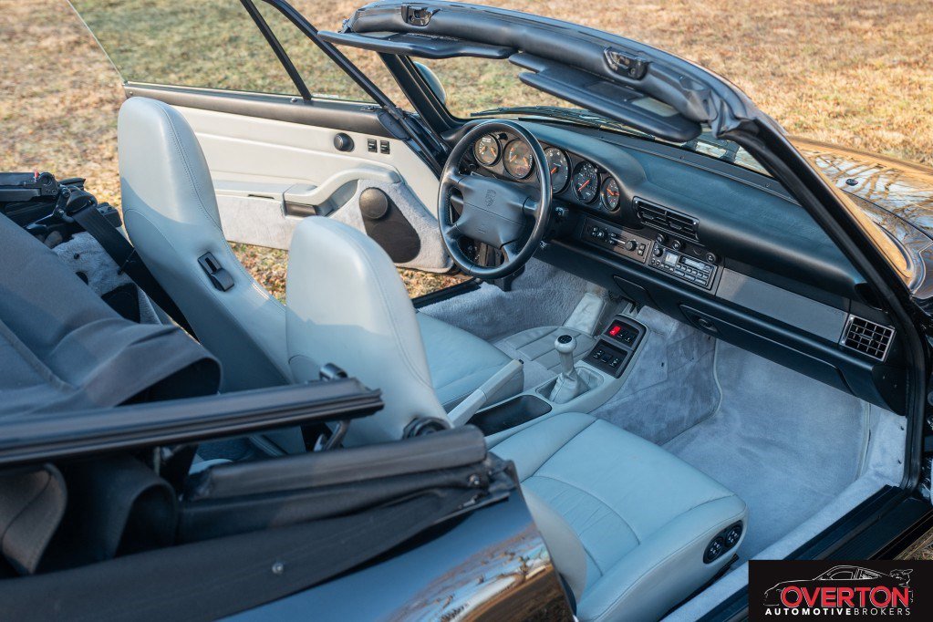 Used 1995 Porsche 911 Carrera RWD image 20