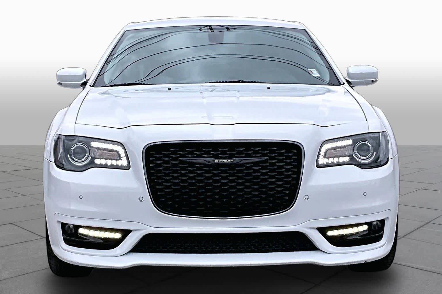 Used 2023 Chrysler 300 Touring L w/ Comfort Group image 4