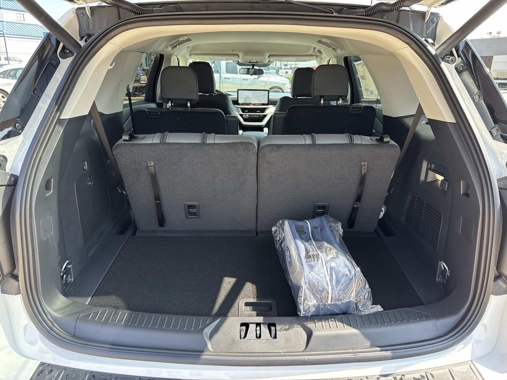 New 2026 Ford Explorer Active w/ Active Comfort Package image 5
