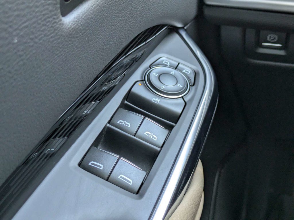 Certified 2024 Cadillac XT4 Luxury w/ Cold Weather Package FWD image 26