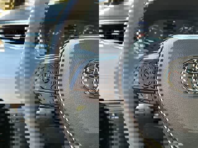 Used 2025 Toyota Corolla SE image 8