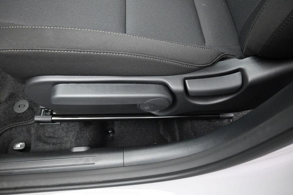 New 2027 Hyundai Kona SE FWD image 23