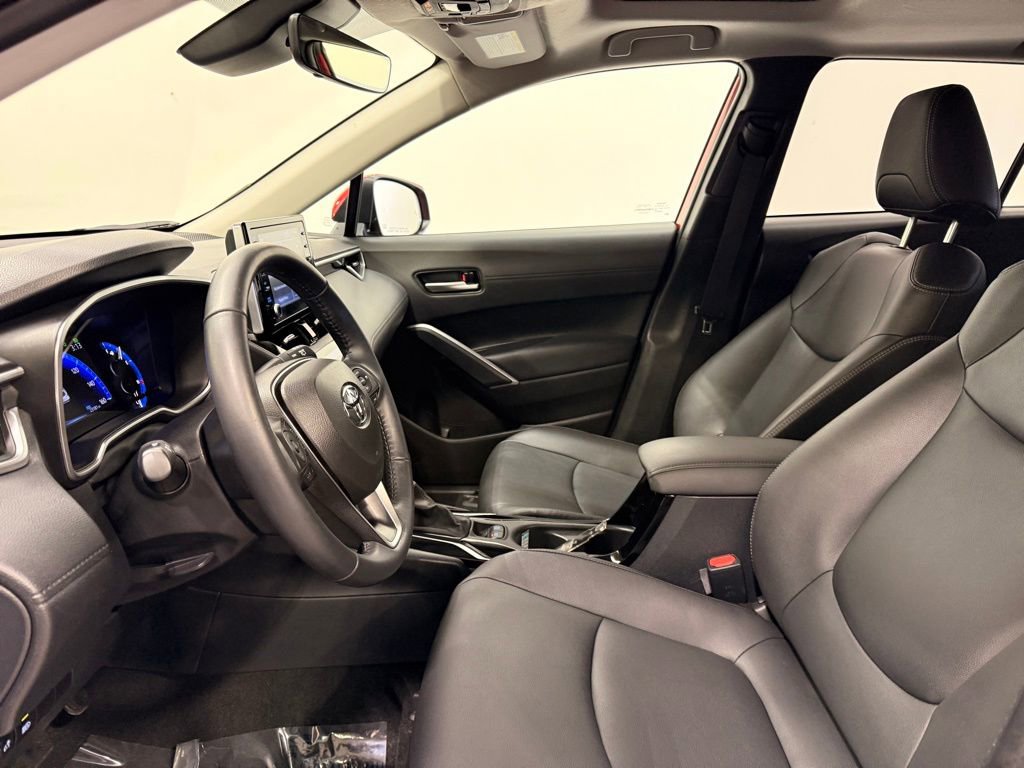 Used 2022 Toyota Corolla Cross XLE w/ Convenience Package AWD/4WD image 12