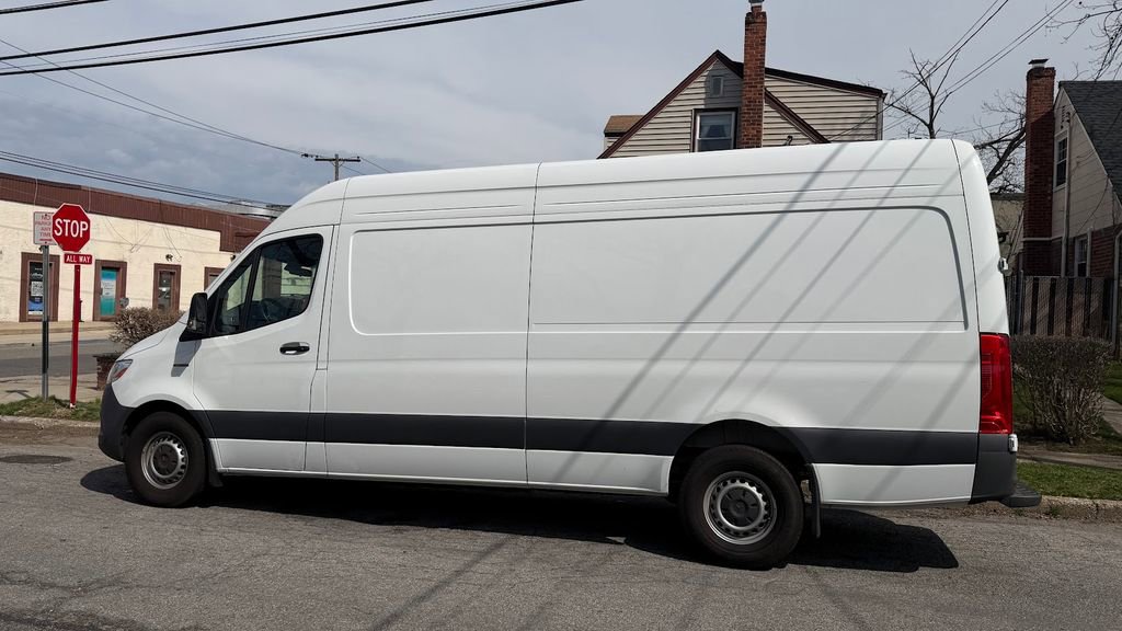 Used 2024 Mercedes-Benz eSprinter 170 Cargo image 9