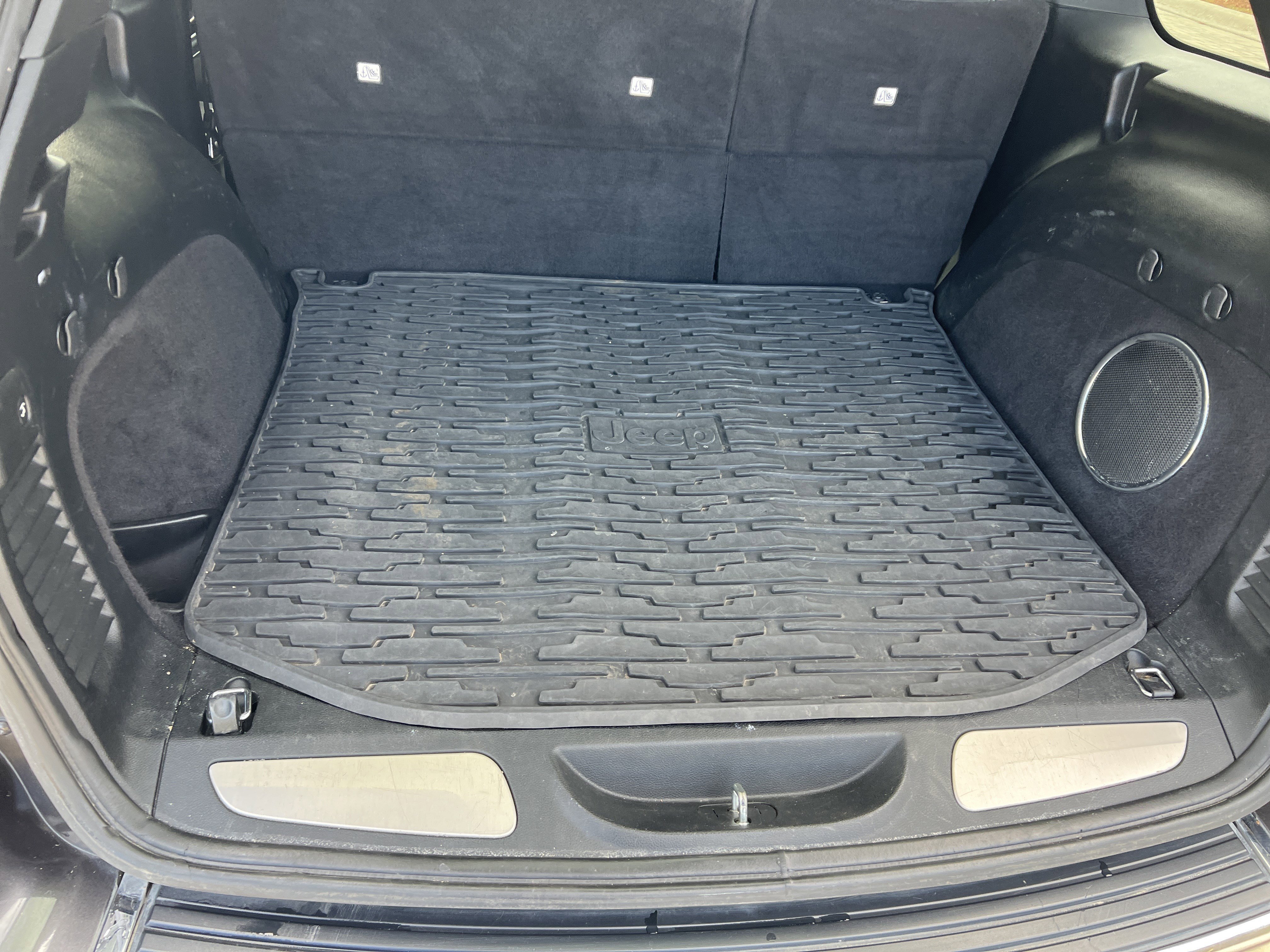 Used 2017 Jeep Grand Cherokee Overland w/ Jeep Active Safety Group image 32