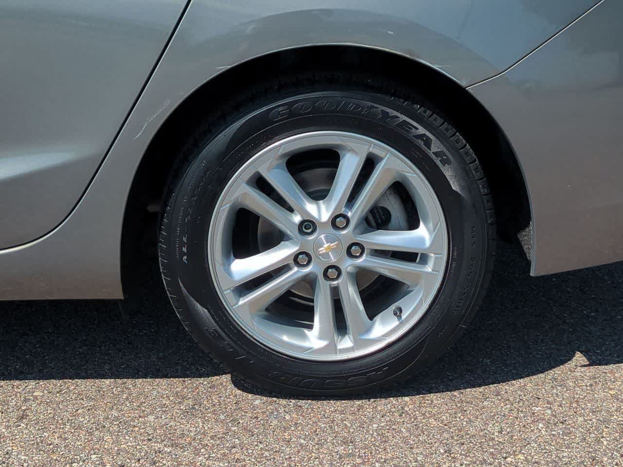 Used 2017 Chevrolet Cruze LT FWD image 13