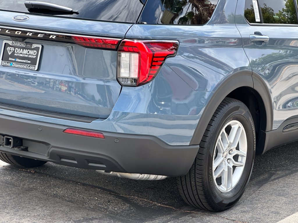 New 2026 Ford Explorer Active RWD image 8
