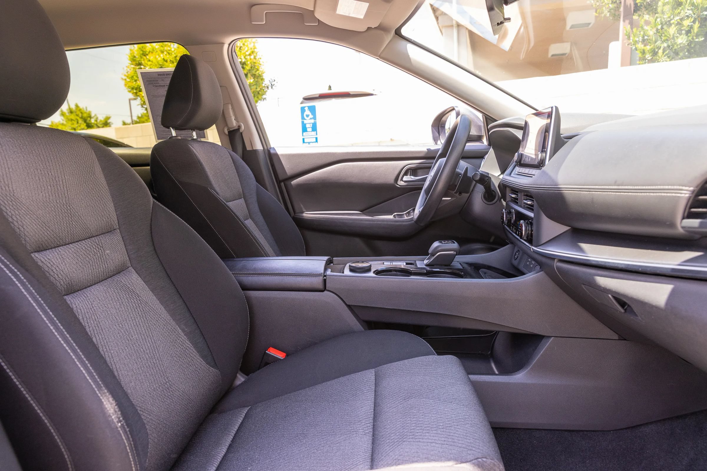 Used 2024 Nissan Rogue SV AWD/4WD image 30