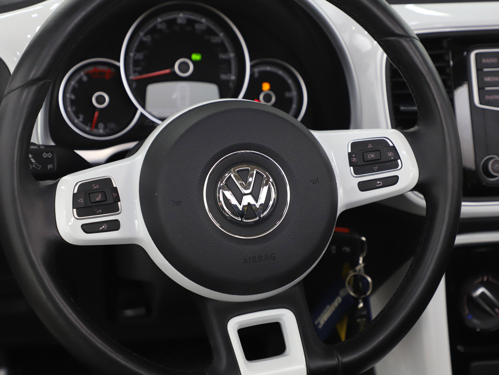 Used 2019 Volkswagen Beetle 2.0T S FWD image 20