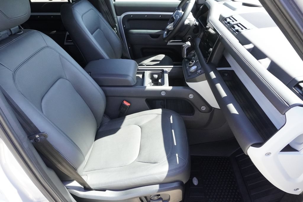 Used 2024 Land Rover Defender 110 SE AWD/4WD image 23