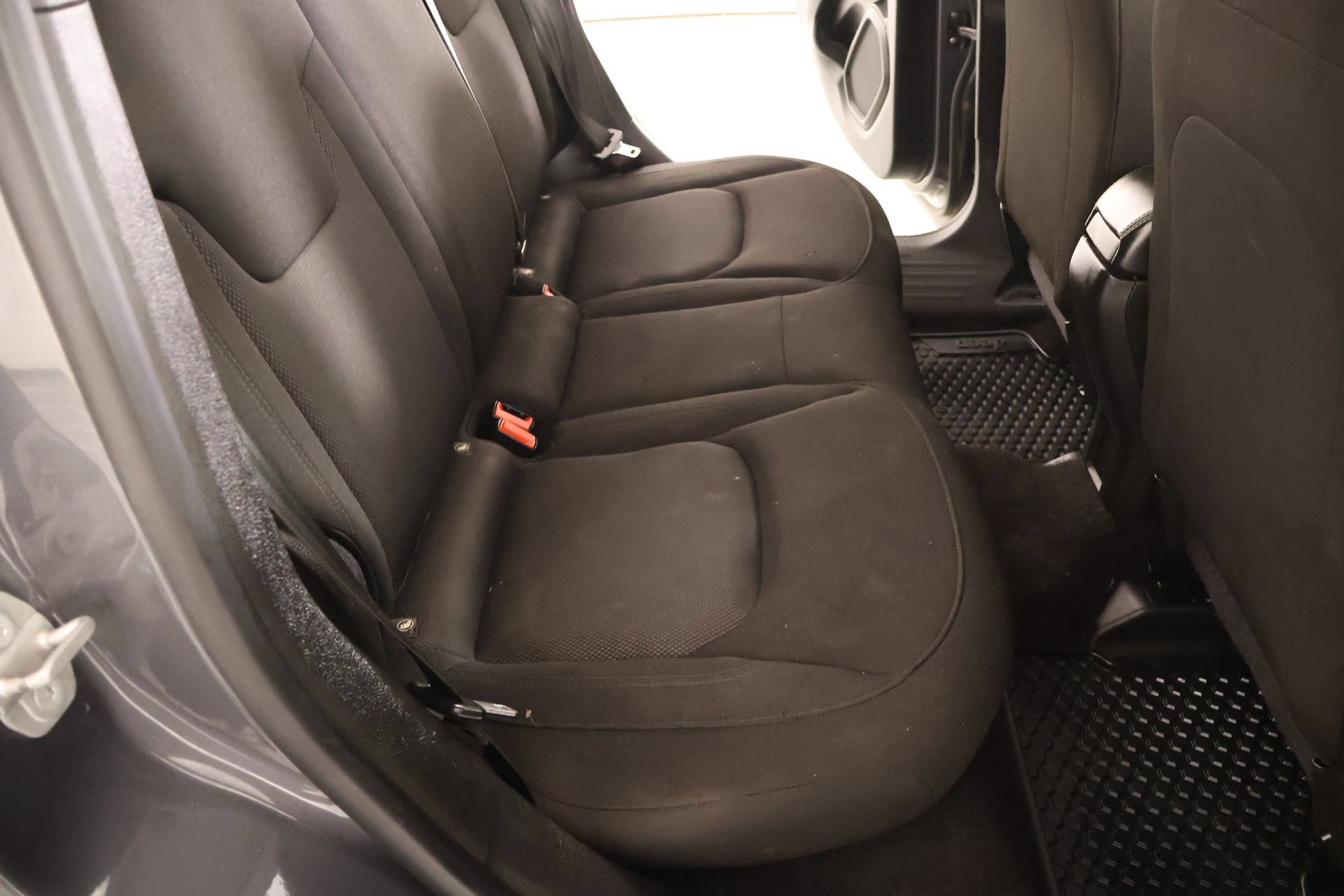 Used 2023 Jeep Renegade Latitude AWD/4WD image 15