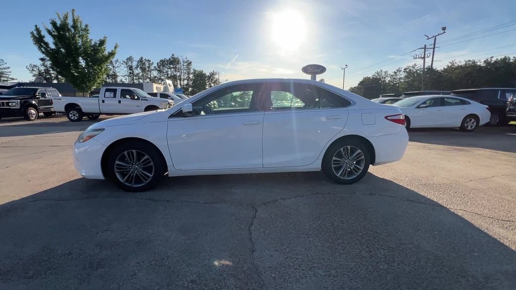 Used 2015 Toyota Camry SE FWD image 3