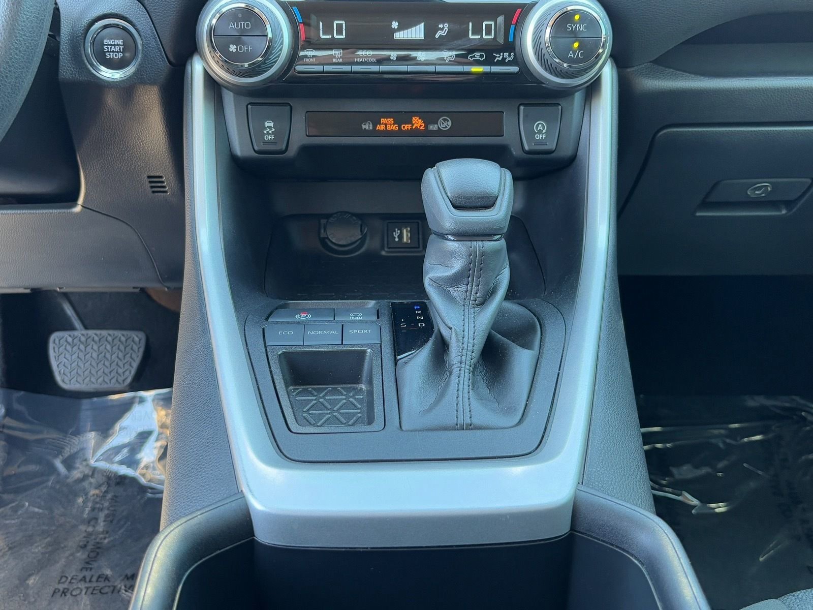 Used 2024 Toyota RAV4 XLE image 27