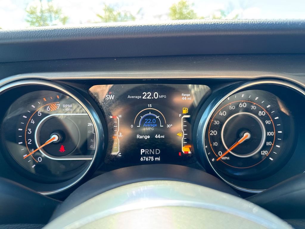 Used 2018 Jeep Wrangler Unlimited Sahara image 13