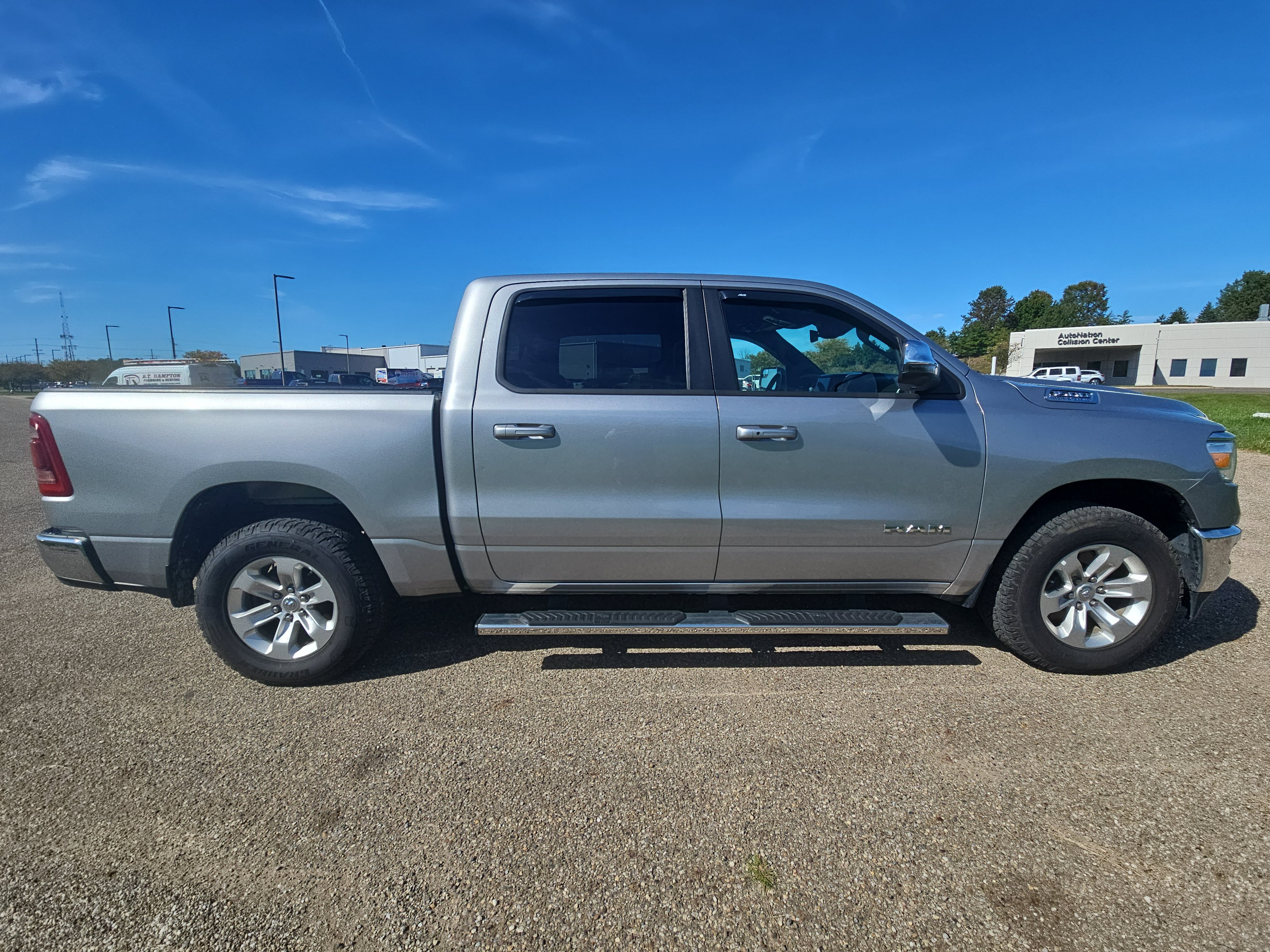 Used 2024 RAM 1500 Laramie AWD/4WD image 3