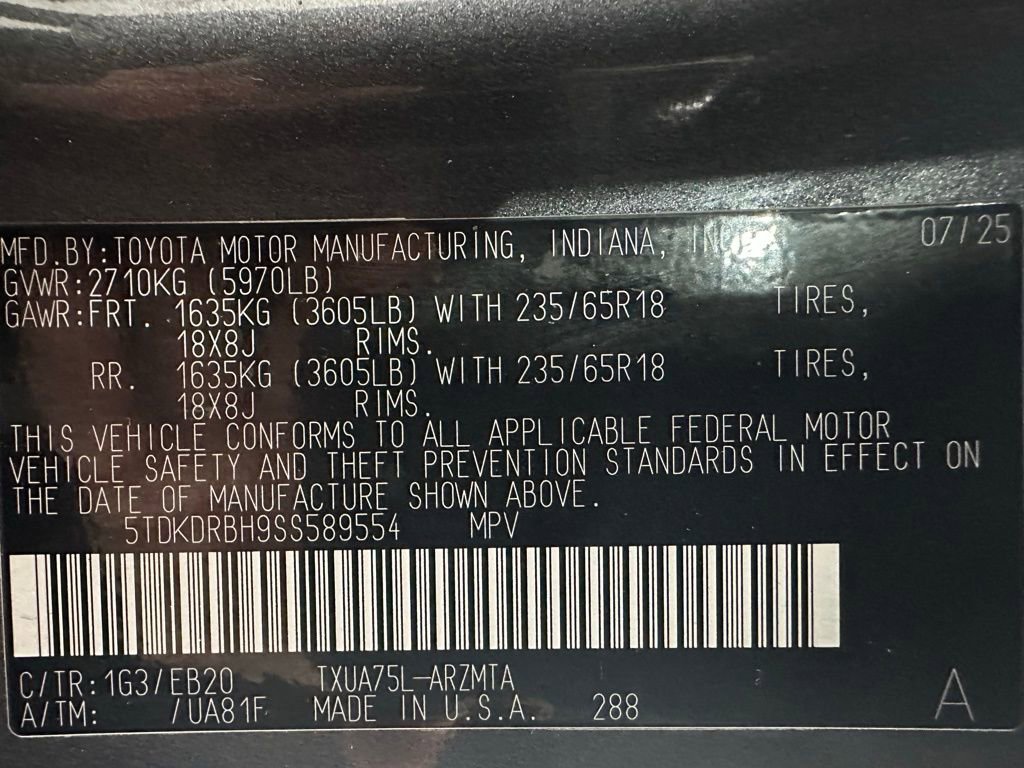 Used 2025 Toyota Highlander XLE image 11