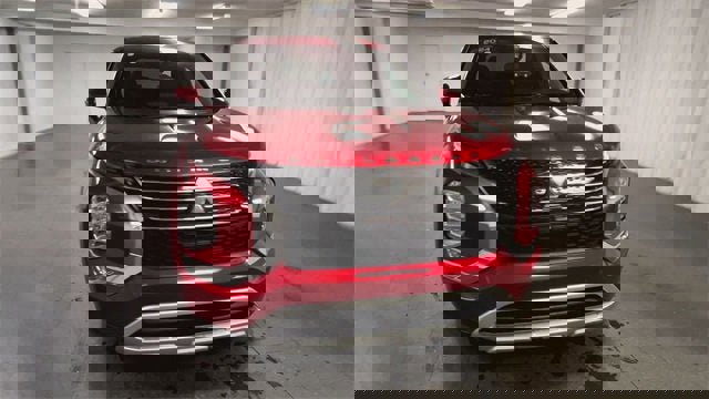 Used 2024 Mitsubishi Outlander SEL image 3