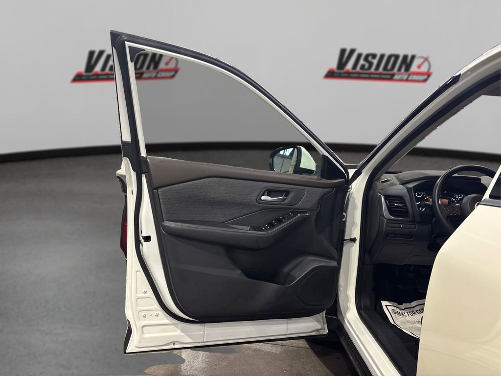 Used 2021 Nissan Rogue SV image 23