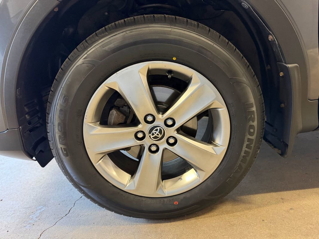 Used 2015 Toyota RAV4 XLE image 31