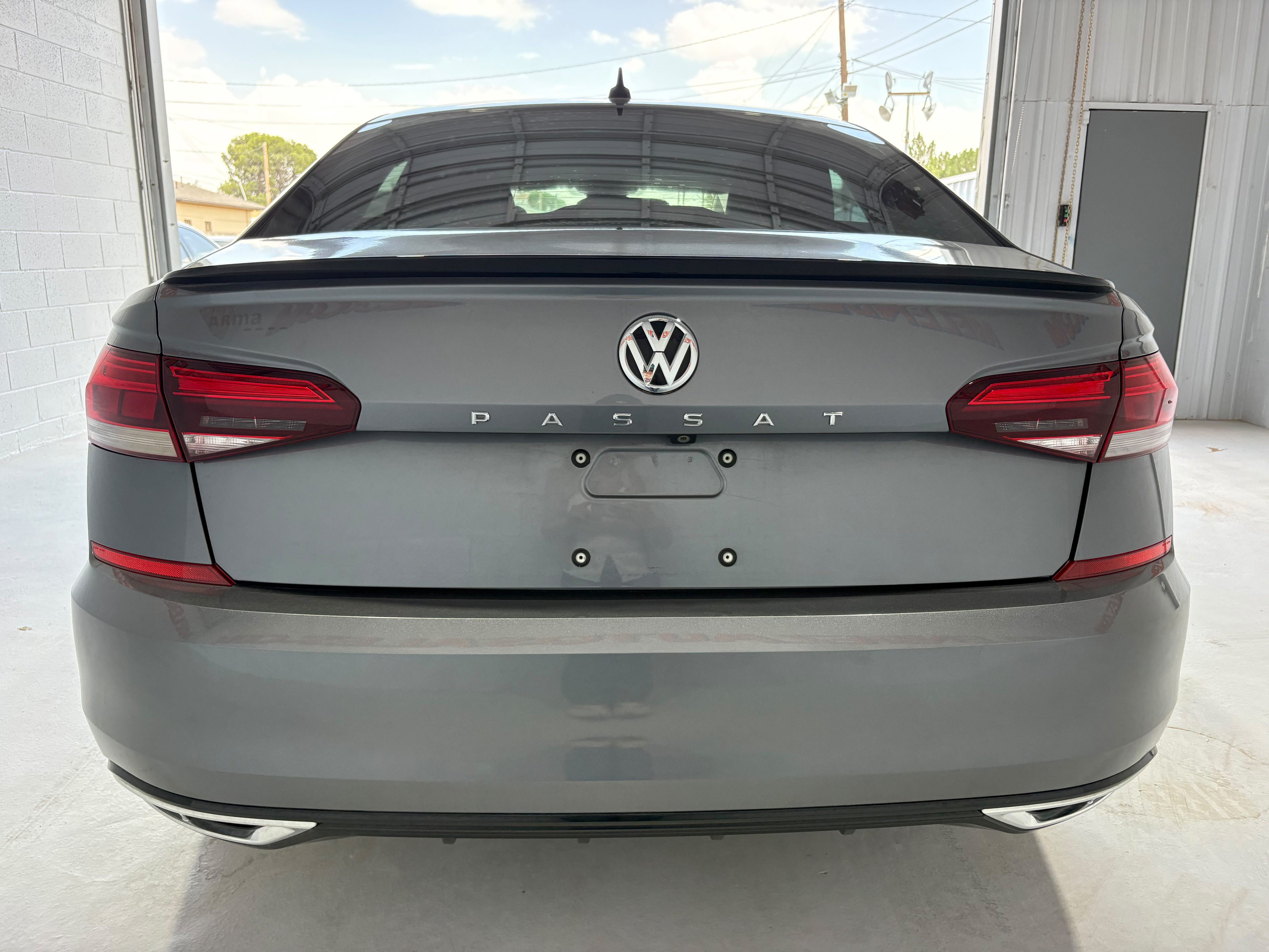 Used 2020 Volkswagen Passat 2.0T R-Line FWD image 4