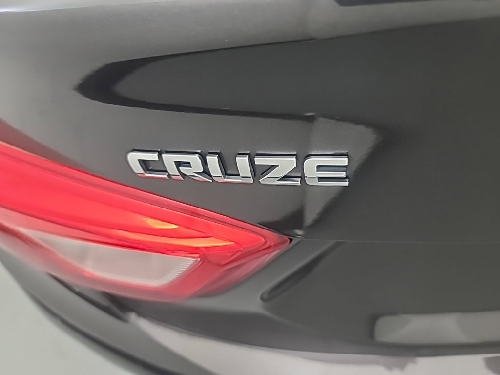 Used 2017 Chevrolet Cruze Premier FWD image 11