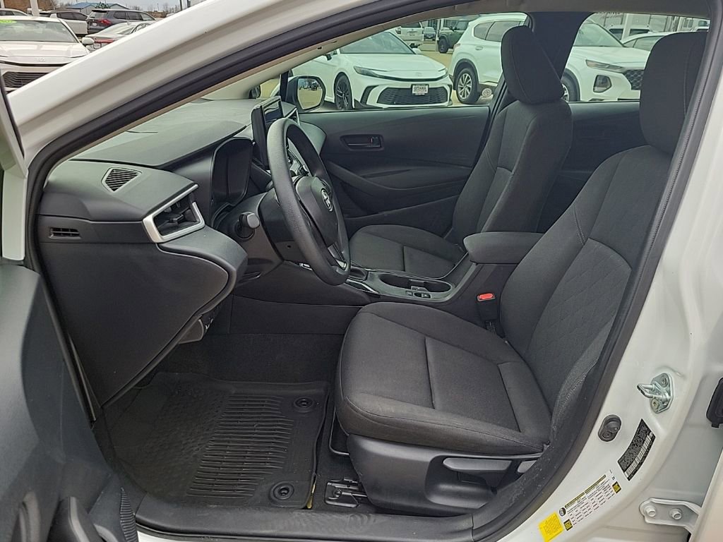 Used 2025 Toyota Corolla LE image 8