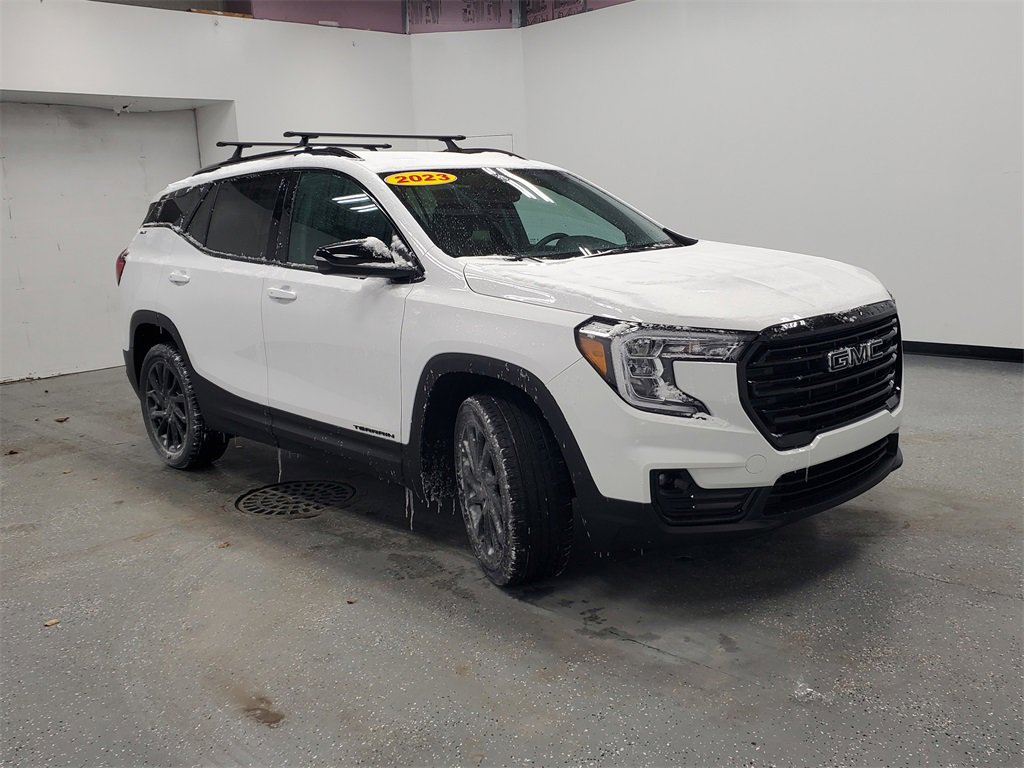Used 2023 GMC Terrain SLT w/ Elevation Edition image 2