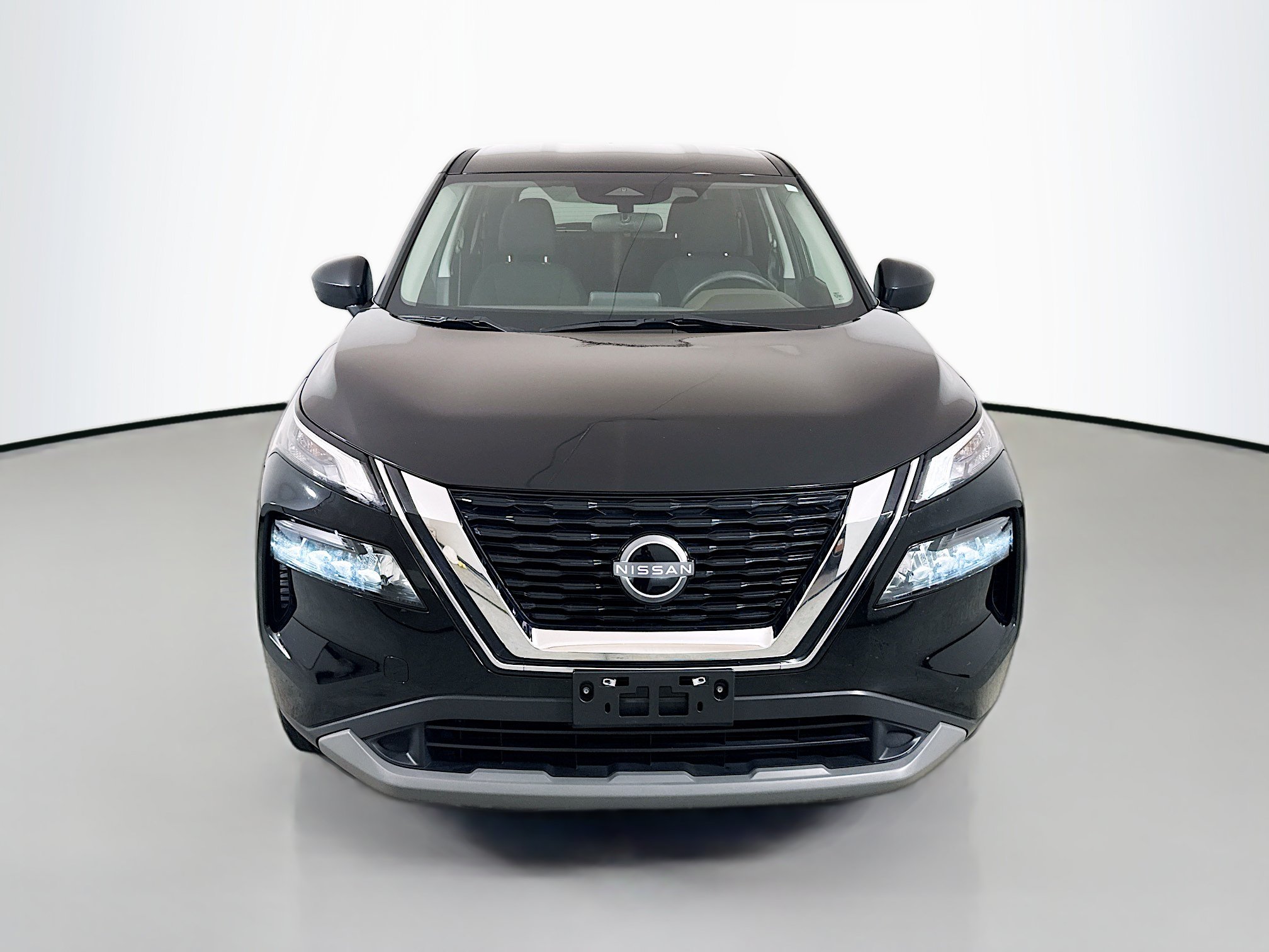 Used 2023 Nissan Rogue S AWD/4WD image 2