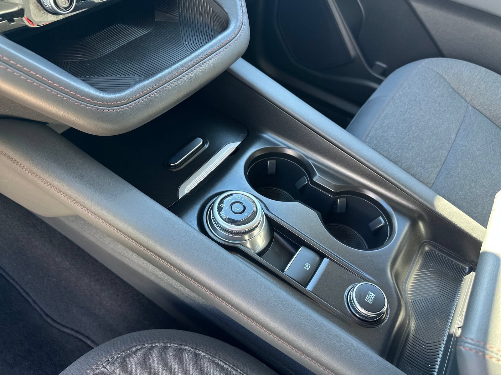 Used 2025 Ford Explorer Active AWD/4WD image 28