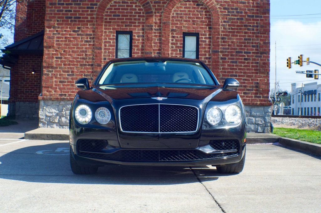 Used 2018 Bentley Flying Spur S V8 AWD/4WD image 2