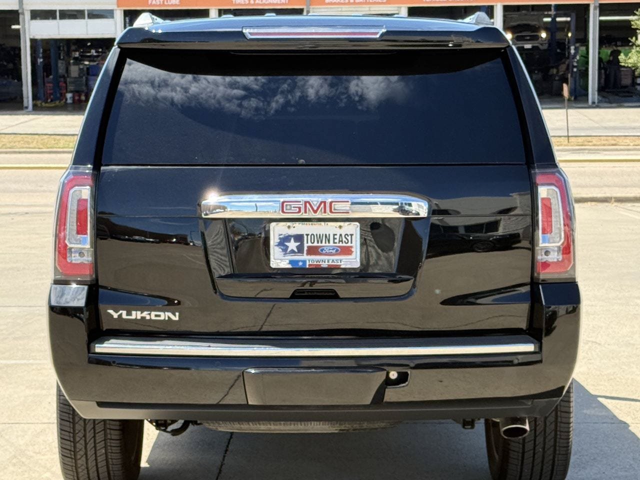 Used 2019 GMC Yukon Denali w/ Denali Ultimate Package RWD image 6