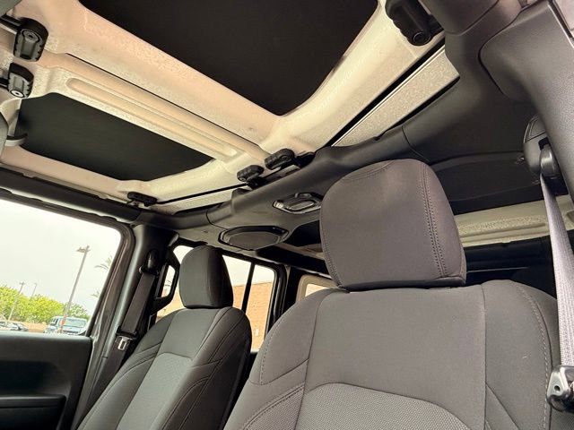 Used 2023 Jeep Wrangler Unlimited AWD/4WD image 19
