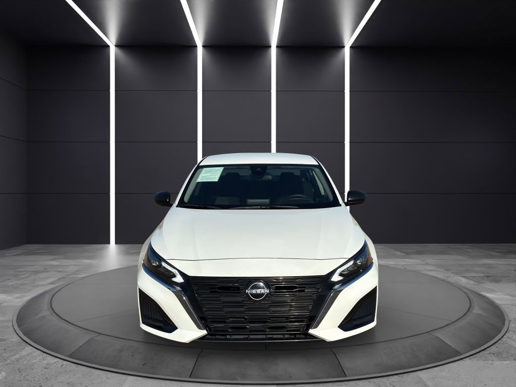Used 2024 Nissan Altima 2.5 SV image 2