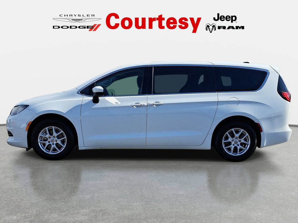 Used 2023 Chrysler Voyager LX FWD image 7
