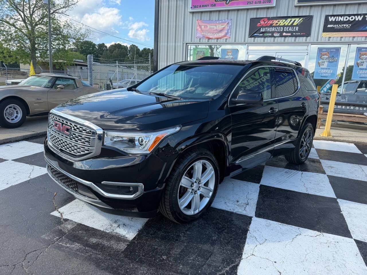 Used 2018 GMC Acadia Denali w/ Technology Package AWD/4WD image 2