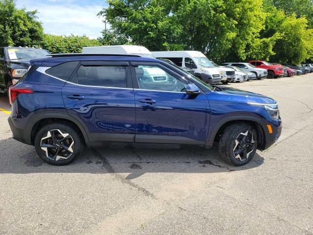Used 2024 Kia Seltos EX AWD/4WD image 2