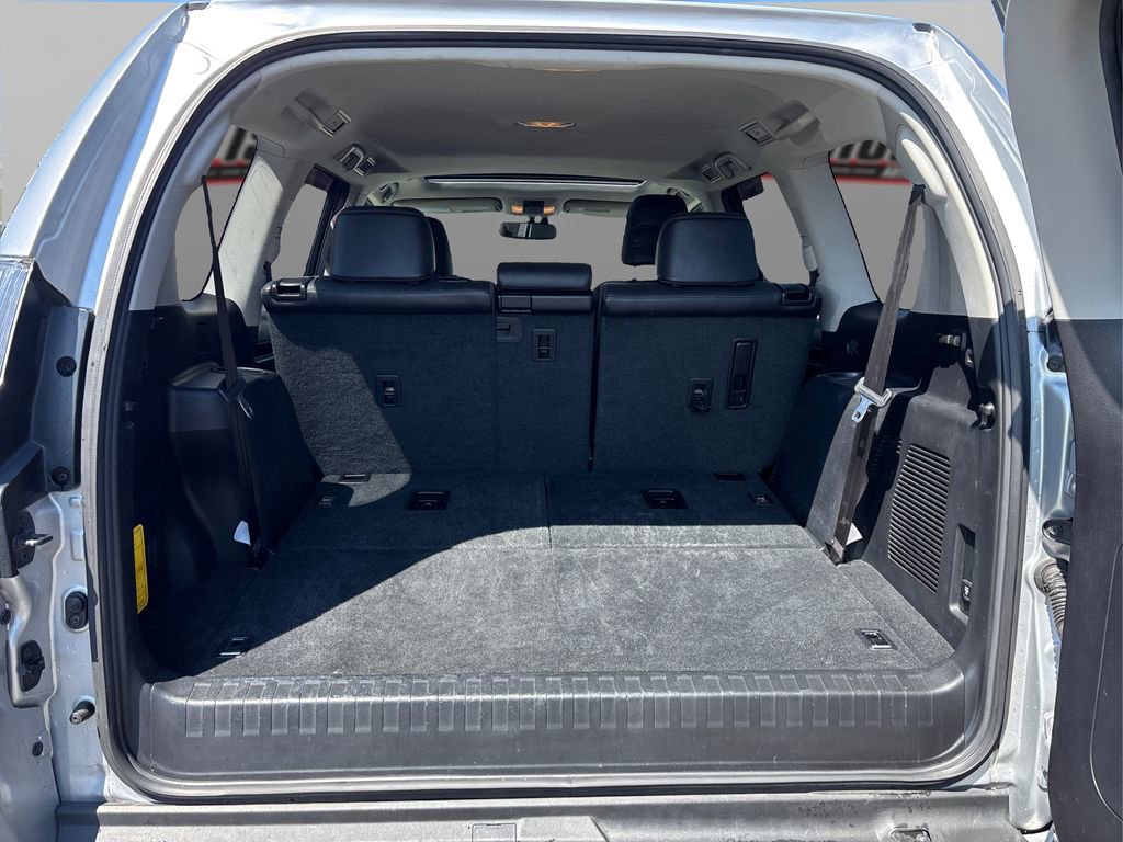 Used 2017 Lexus GX 460 Premium w/ Premium Package image 11