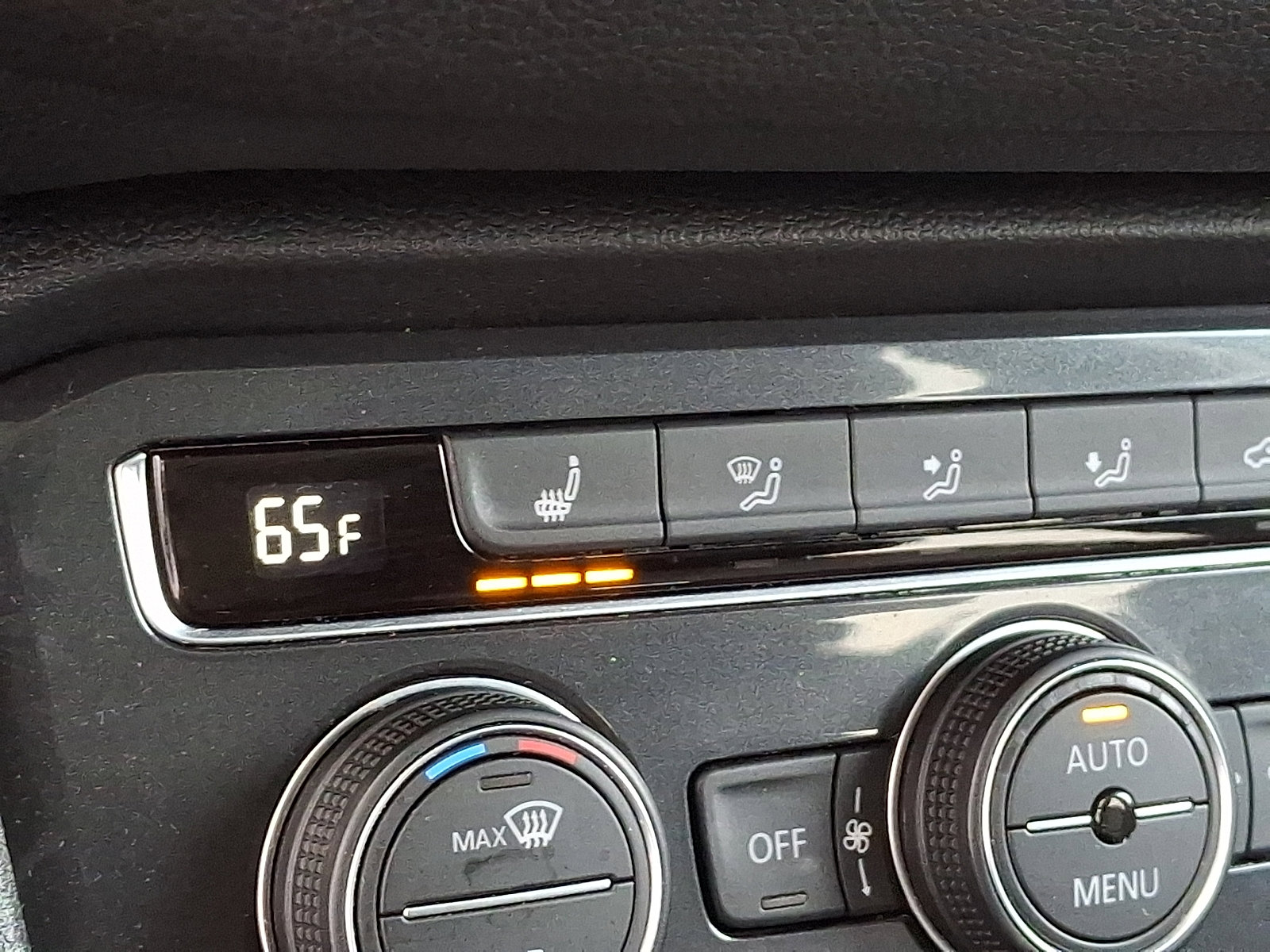 Used 2021 Volkswagen Tiguan SE w/ Panoramic Sunroof Package image 25